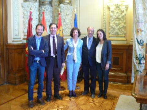 De izquierda a derecha: Rodrigo Gomez (CESEFOR), Jesús Enriquez (Concejal de Medio Ambiente),Susana Domínguez (SDL), Francisco. J León de la Riva (Alcalde de Valladolid), Carlota Tarín (ICLAVES) 
